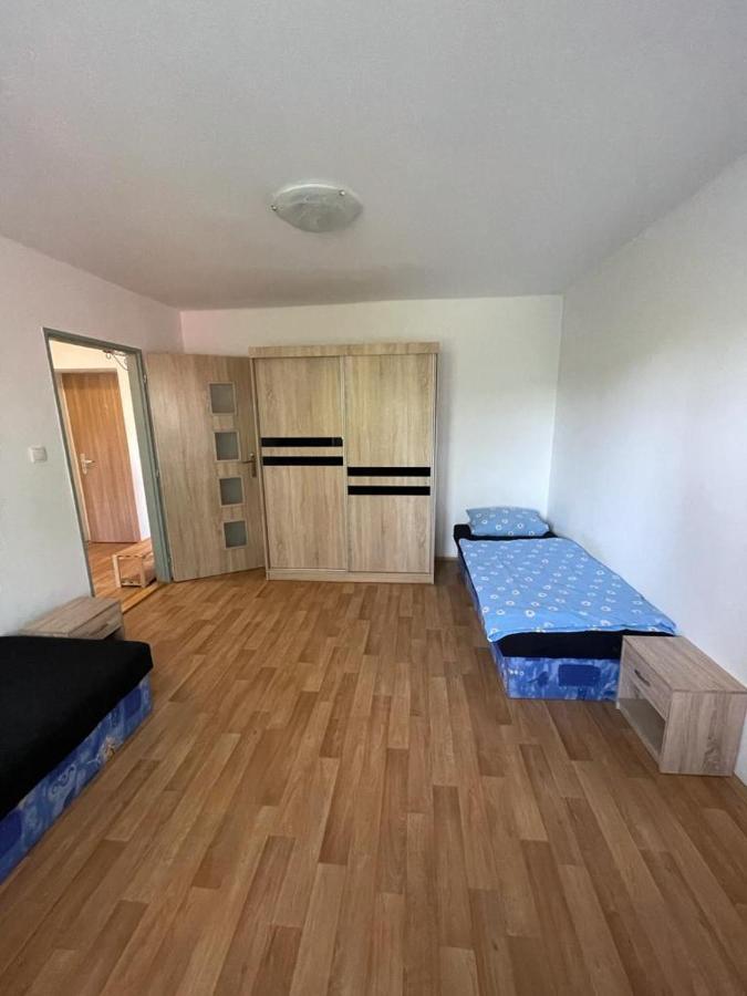 Apartmany - Skolni 霍穆托夫 外观 照片